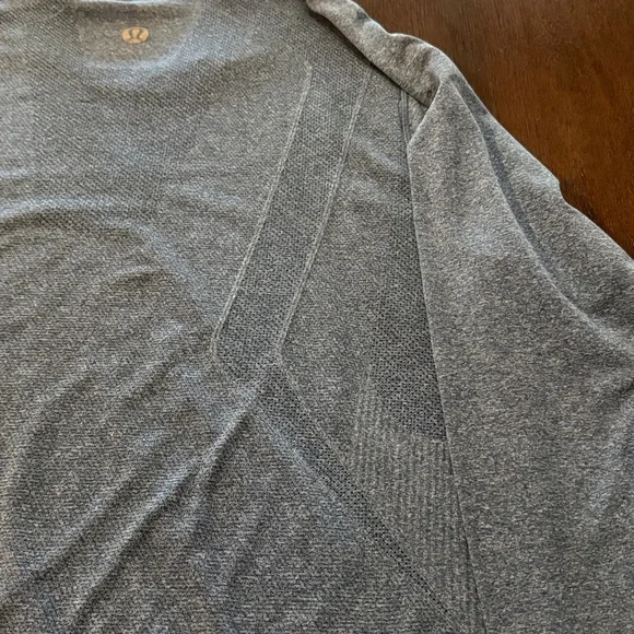 Lululemon Metal Vent Tech Long Sleeve Shirt Large ***3 snags*** - Picture 8 of 10